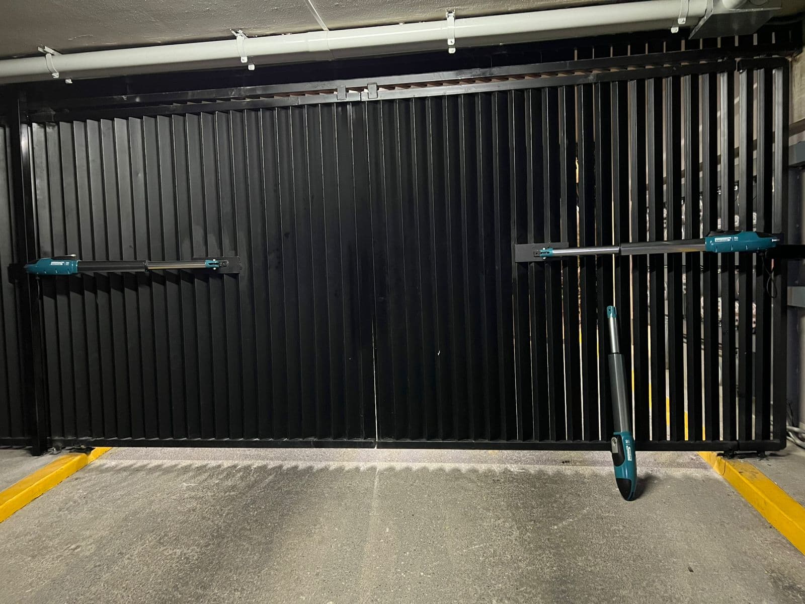 Motor Merik LiftMaster instalado en casa de Benito Juárez